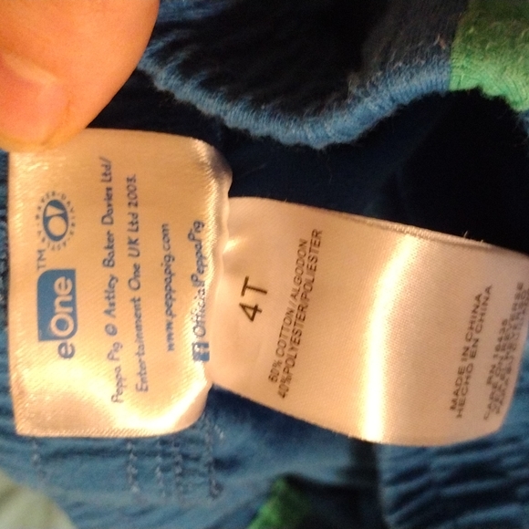 PEPPA PIG- 2 piece short and shirt set size 4t - Picture 6 of 8